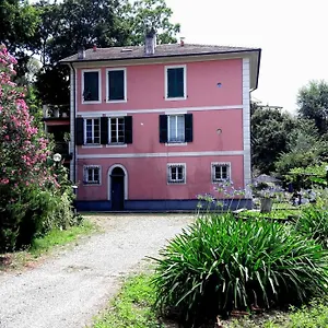 The Italian Riviera Couette-café San Salvatore (Genoa)