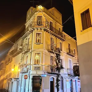 L'angolo Sulla Piazza Bed & Breakfast Mirabella Imbaccari