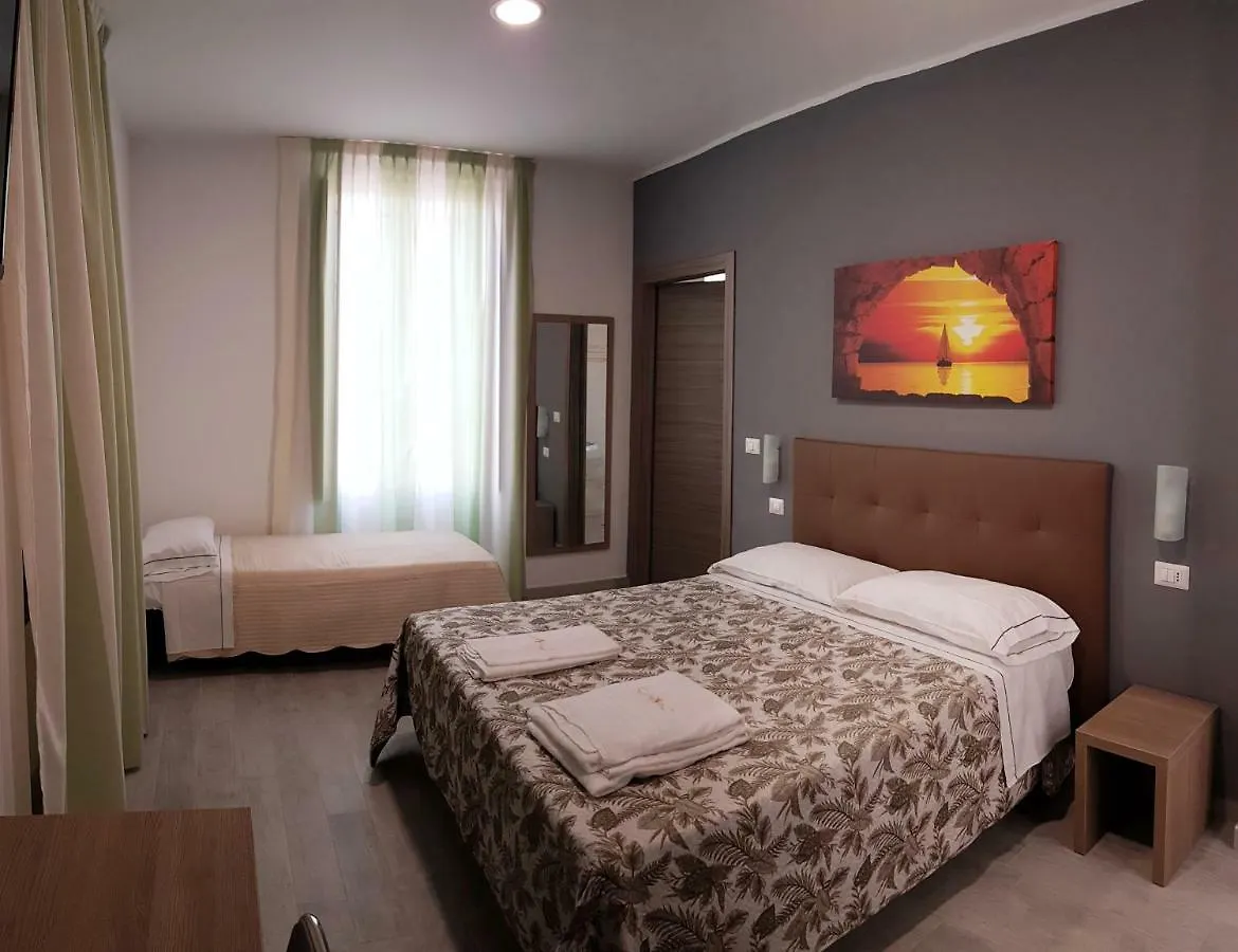 Hotel Oregon Milano 0*,  İtalya